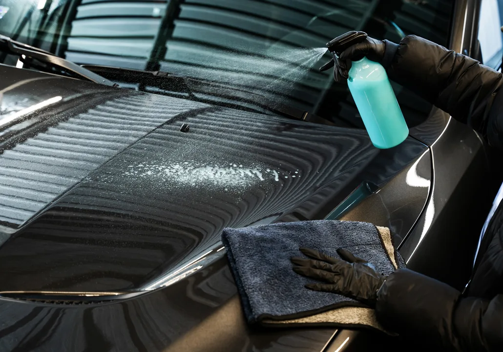 Application d’un traitement de protection sur la carrosserie